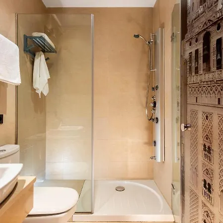 Daire Cathedral Luxury Studio, Swimming Pool And Cathedral Views Sevilla