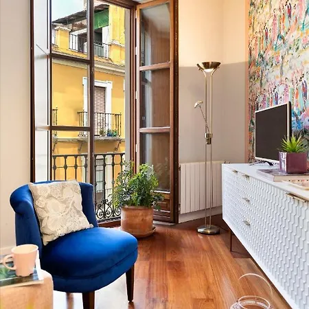 Cathedral Luxury Studio, Swimming Pool And Cathedral Views Daire *