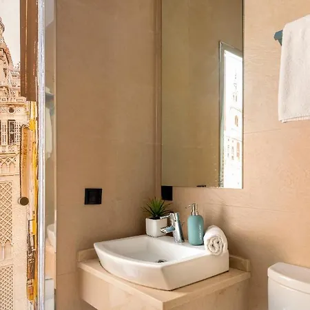 Cathedral Luxury Studio, Swimming Pool And Cathedral Views Daire *