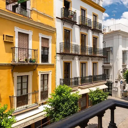 Cathedral Luxury Studio, Swimming Pool And Cathedral Views Daire Sevilla